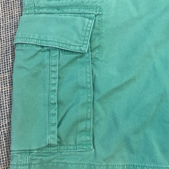 Roebuck & Co Green Denim Cargo Shorts, Size 36, 7 Pockets, Belt Loops - Picture 5 of 9